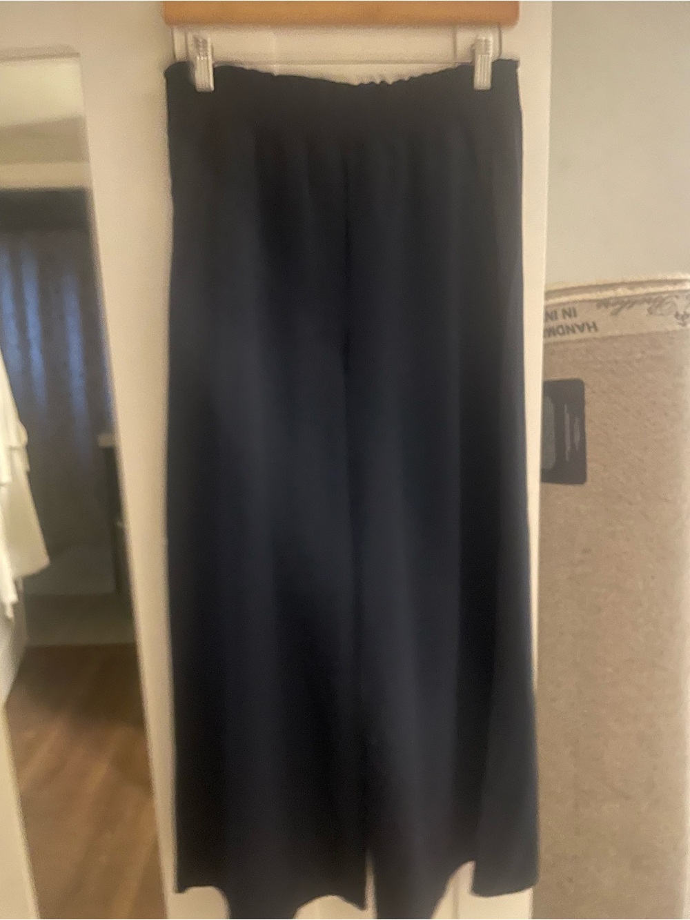 Lululemon stretch woven ruffle waist cropped pant